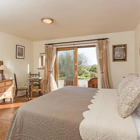 Dolphin Beach Country House