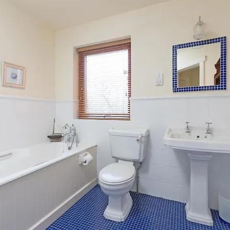 Dolphin Beach Country House